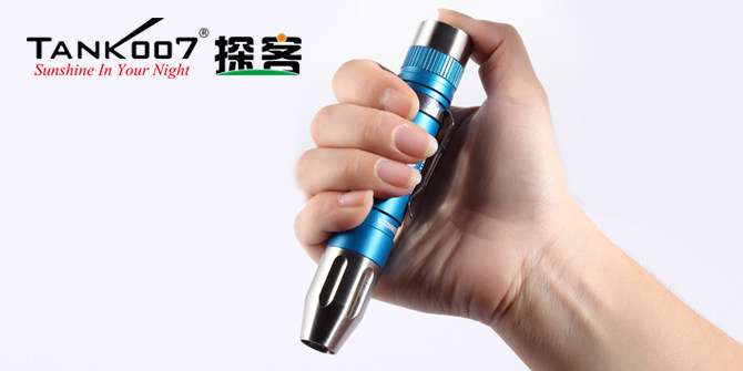 新手收藏家必用珠寶玉石鑒定工具——TANK007照玉手電筒！